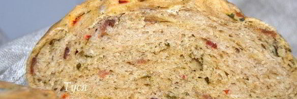 хлеб из пшенично-ржаного теста с беконом и луком