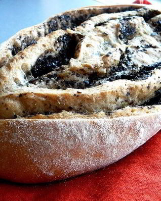 Хлеб с маслинами