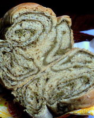 Хлеб с цельнозерновой мукой и шпинатом