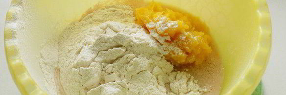 хлеб с тыквой, чесноком и перцем