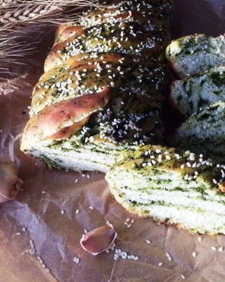 Хлеб с зеленью и чесноком