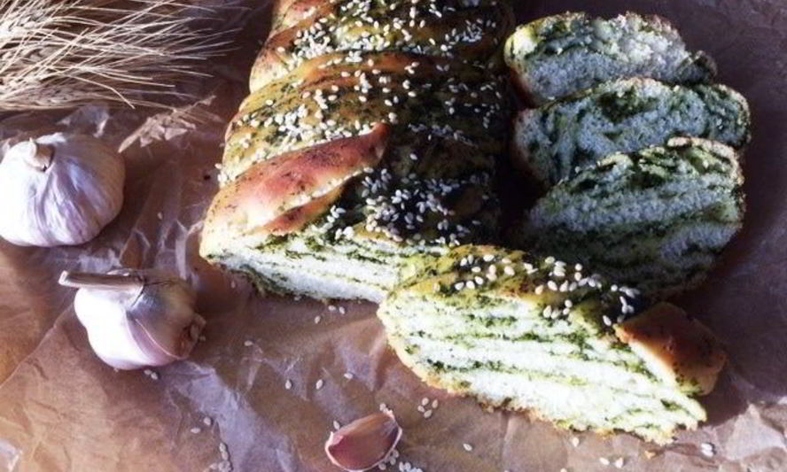 Рецепт хлеба с зеленью и чесноком