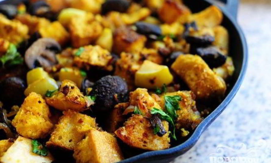 Рецепт кукурузного хлеба с колбасой и яблоками