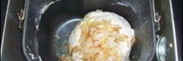 луковый белый хлеб в хлебопечке