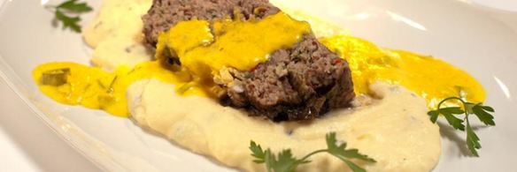 мясной хлеб с яйцом и орехами