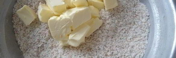 овсяно-кокосовые сконы со смородиной