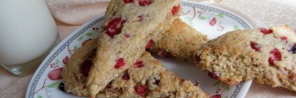 овсяно-кокосовые сконы со смородиной