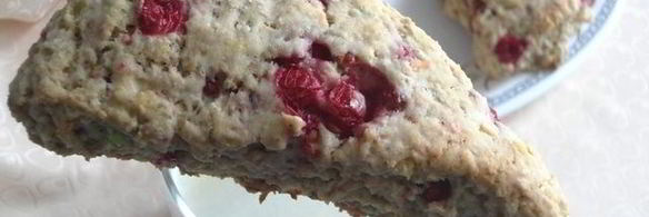 овсяно-кокосовые сконы со смородиной