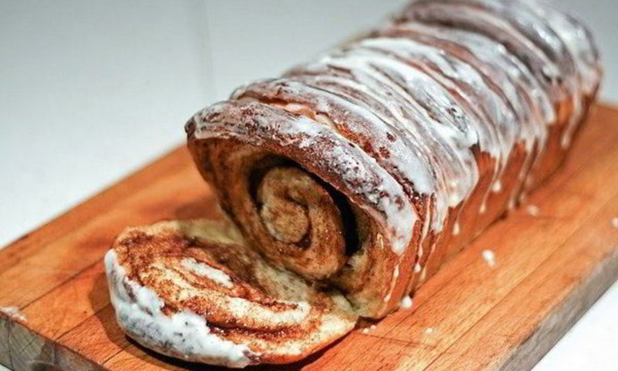 Рецепт разваливающегося хлеба с корицей в глазури