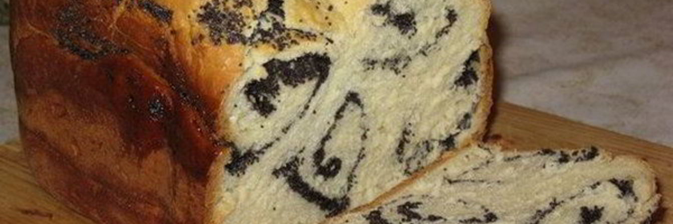 Сдобный хлеб с маковой начинкой