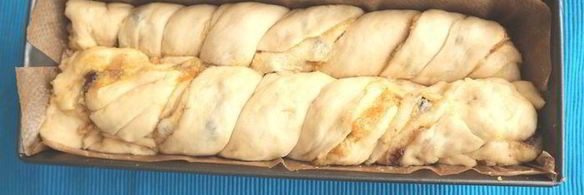 сдобный хлеб с сухофруктами