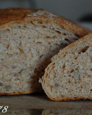 Селянский хлеб на ряженке с семенами подсолнуха