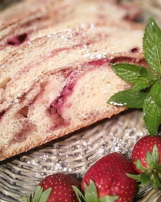 Сладкий клубничный хлеб