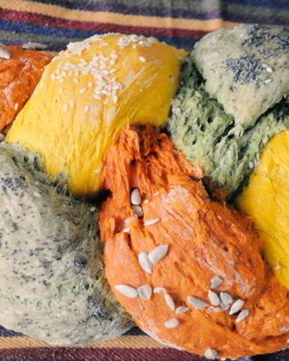 Трехцветный хлеб с натуральными красителями