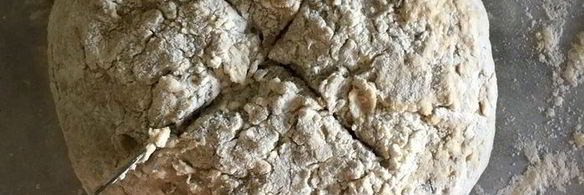 цельнозерновой содовый хлеб с тмином, изюмом и овсяными хлопьями