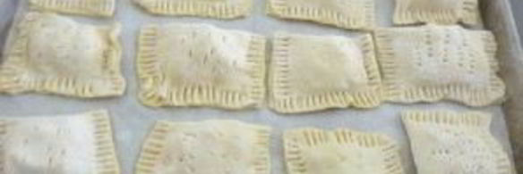 конвертики из слоеного теста с сыром