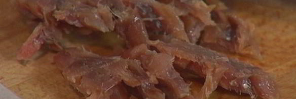 конвертики с козьим сыром, каперсами и анчоусами