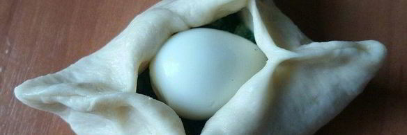 конвертики с перепелиным яйцом и зеленью