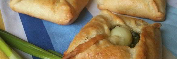 конвертики с перепелиным яйцом и зеленью