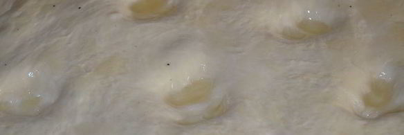 ароматная фокачча с помидорками черри и чесночным маслом