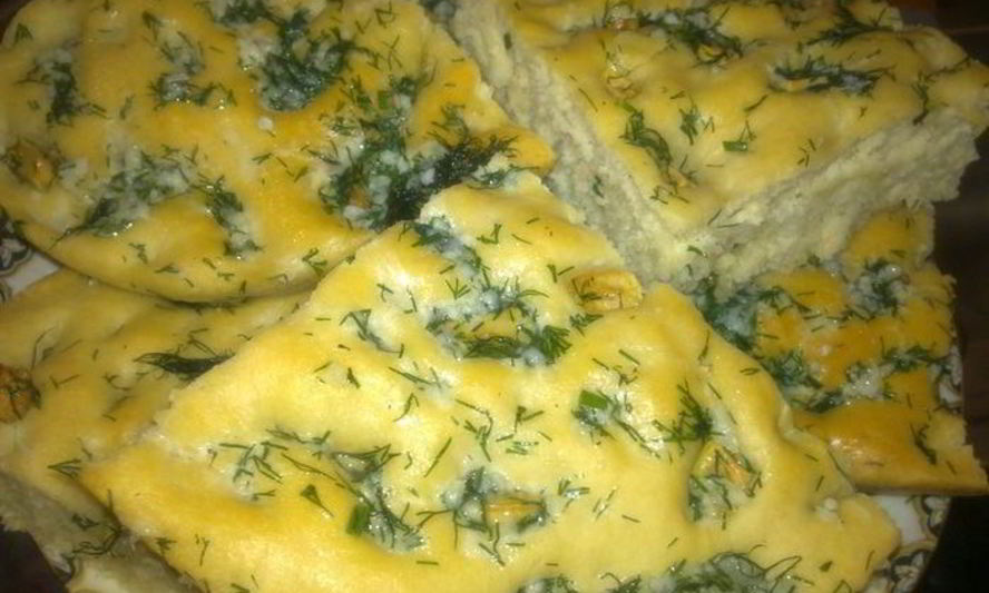 Рецепт фокаччи чесночной с чесночным соусом