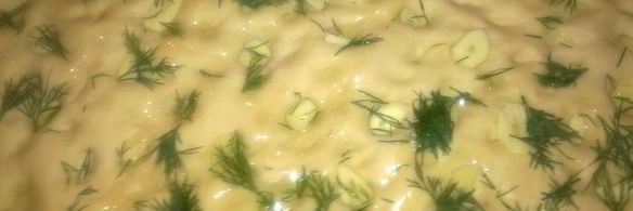 фокачча чесночная с чесночным соусом