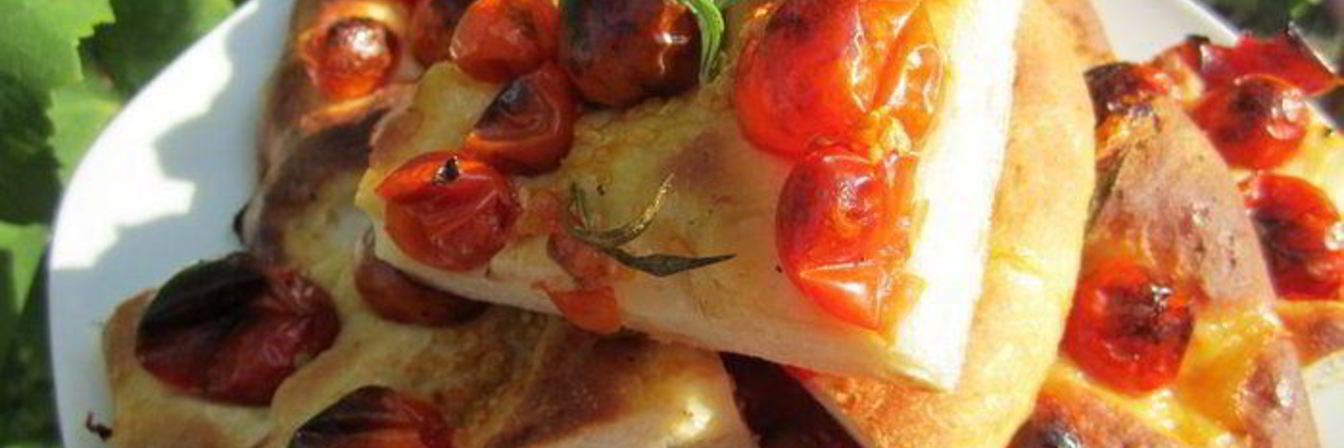 Фокачча на картофельном тесте с черри