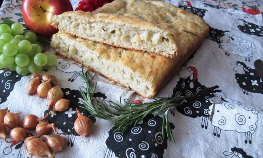 Рецепт фокаччи на сыворотке с луком пастушеская