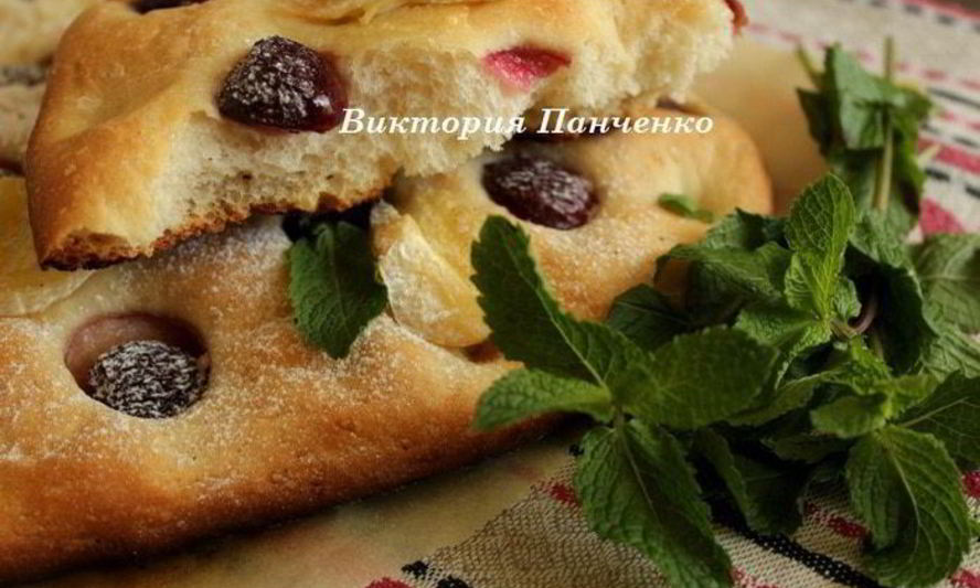 Рецепт фокаччи с черешней и сыром бри