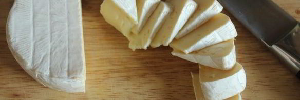 фокачча с черешней и сыром бри