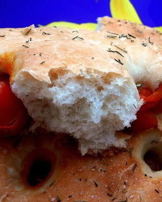 Фокачча с помидорами черри