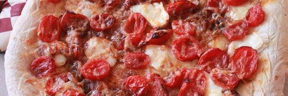 фокачча с помидорами и анчоусами