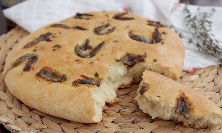 Рецепт фокаччи с тимьяном и анчоусами