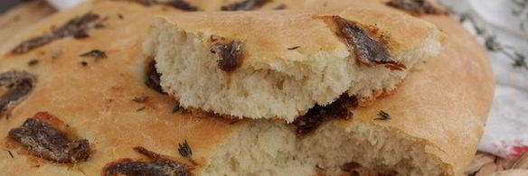 фокачча с тимьяном и анчоусами