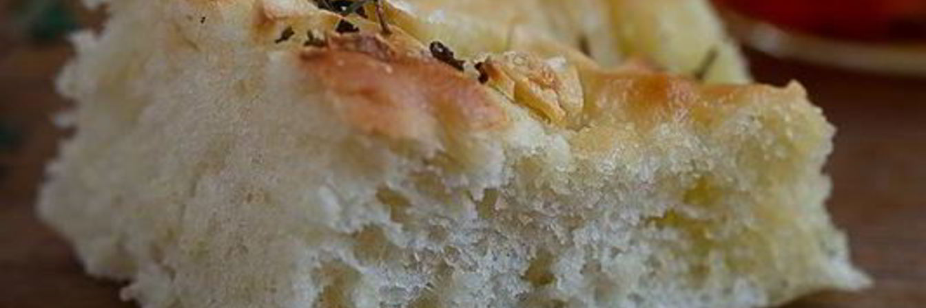 Фокачча с тимьяном и чесноком