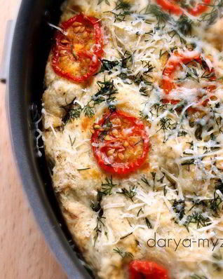 Фокачча с томатами черри, укропом и сыром маасдам