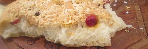 фокачча с вялеными помидорами и пармезаном