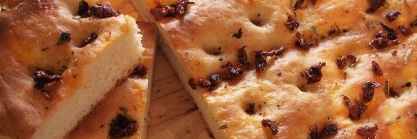 Фокачча с вялеными помидорами