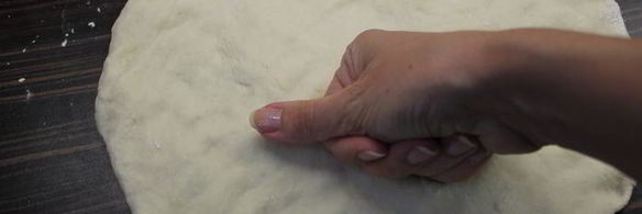 фокачча с жареным луком и розмарином