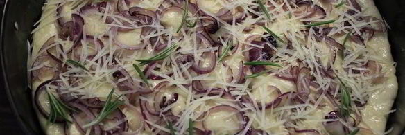 фокачча с жареным луком и розмарином