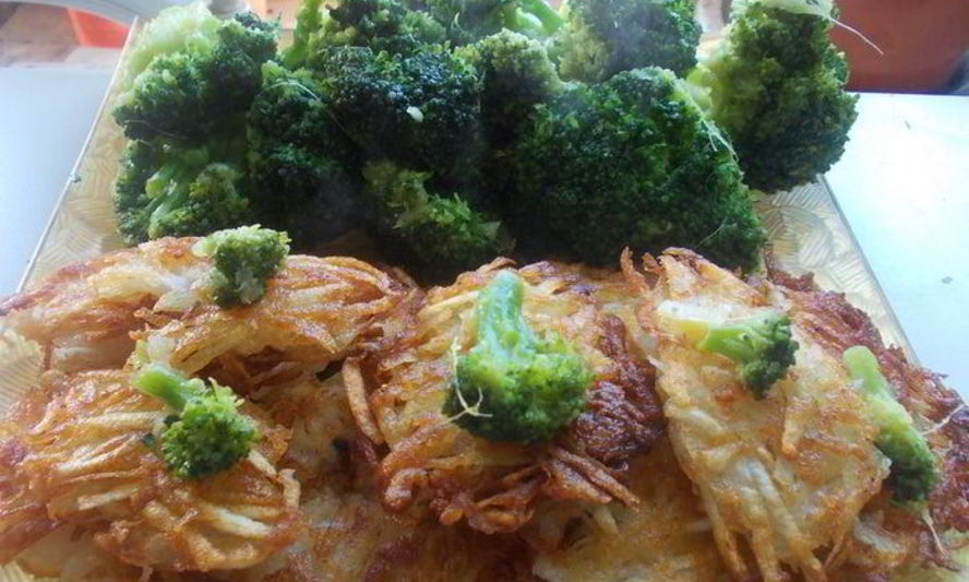 Рецепт капустки брокколи с картофельными лепешками