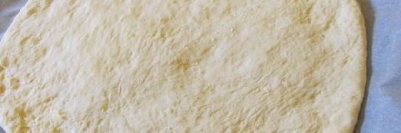 картофельная фокачча с томатами и чесноком