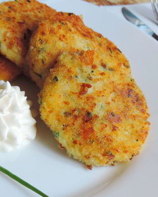 Картофельно-творожные лепешки с зеленью
