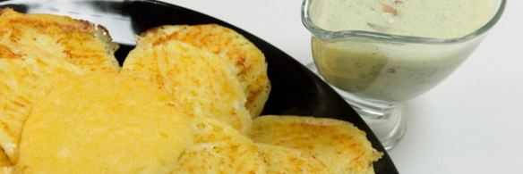 кукурузные лепешки и йогуртовый соус