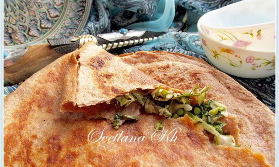 Рецепт лавашевых лепешек из цельнозерновой муки с брынзой и зеленью