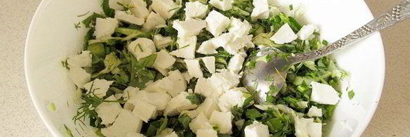 лавашевые лепешки из цельнозерновой муки с брынзой и зеленью