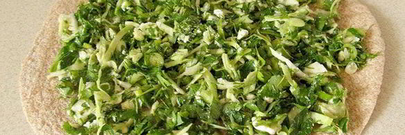 лавашевые лепешки из цельнозерновой муки с брынзой и зеленью