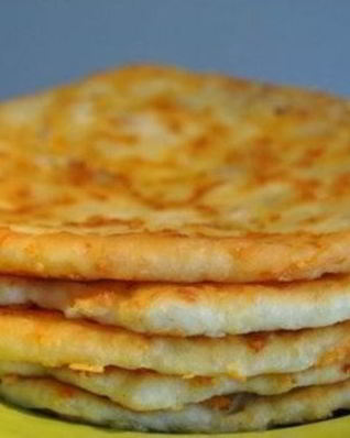 Лепешка из сулугуни на сковороде