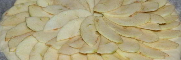 лепешка с яблоком и сыром