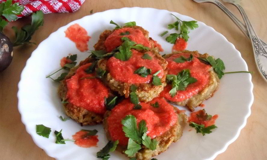 Рецепт лепешек из баклажана с оригинальным соусом